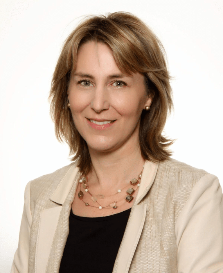 Dr Amanda